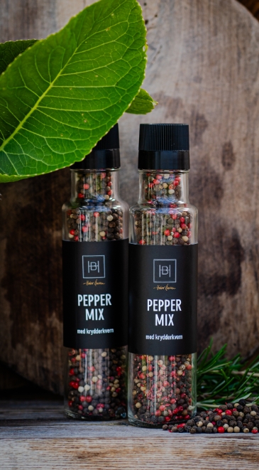 ort pepper, hvit pepper og rød pepper

Hev dine matretter med denne eksklusive pepper miksen. En nydelig blanding som gir en krydret og aromatisk smak til dine måltider.