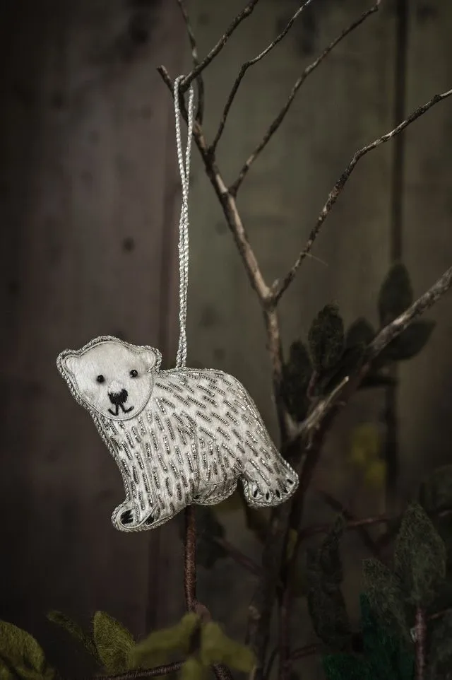 UND Håndlaget Ornament, Baby Isbjørn