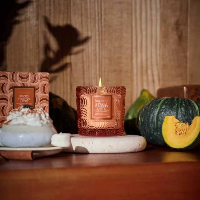 Voluspa Duftlys - Spiced Pumpkin Latte 340g, 60t