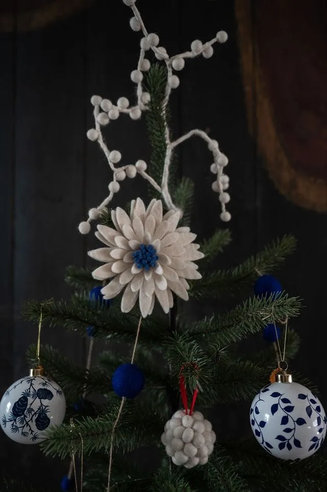 UND Ullfilt Stilk m/Stor Blomst - Hvit